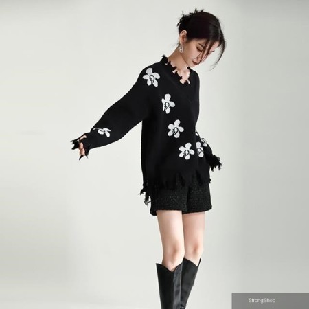 【南紡購物中心】 《 時尚女裝》 設計感寬鬆破洞流蘇毛邊針織衫套頭毛衣