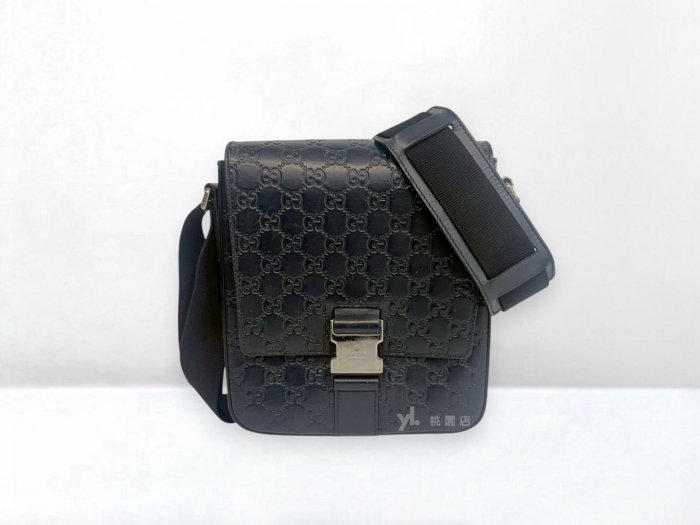 遠麗精品 132 C3855 GUCCI包包 深藍色壓紋牛皮銀釦Signature釦式側背包473877 (桃園店)