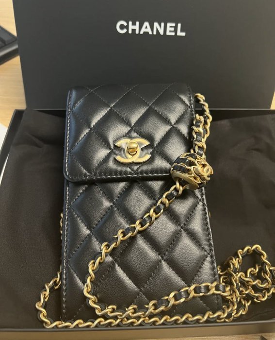 Ann國際精品專賣店 701 Chanel 香奈兒包 核桃金球手機包 黑 競標 剩21小時
