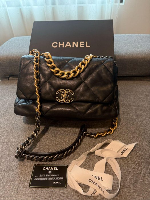 注目 Y1671478601 128 CHANEL 香奈兒19包黑色中號