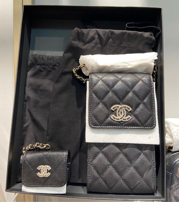 J&S 精品小舖 1210 Chanel 香奈兒包 Chanel 荔枝紋手機包 + 耳機包