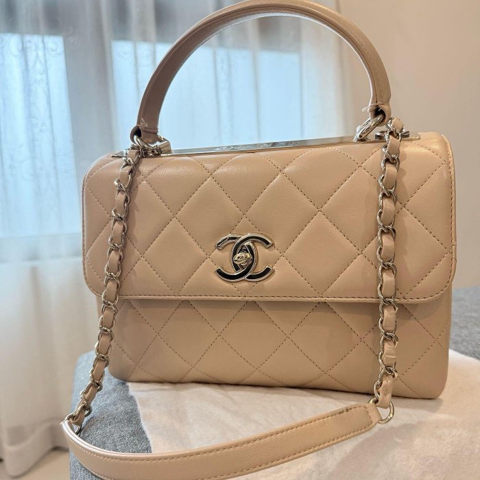 注目 Y1671478601 128 CHANEL 香奈兒cc trendy經典米色淡金鏈包