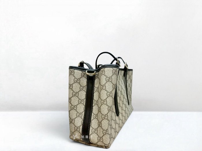 遠麗精品 132 C3839 GUCCI包包 原花GG Emblem中號托特斜背包815214 (桃園店)