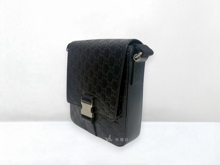 遠麗精品 132 C3855 GUCCI包包 深藍色壓紋牛皮銀釦Signature釦式側背包473877 (桃園店)