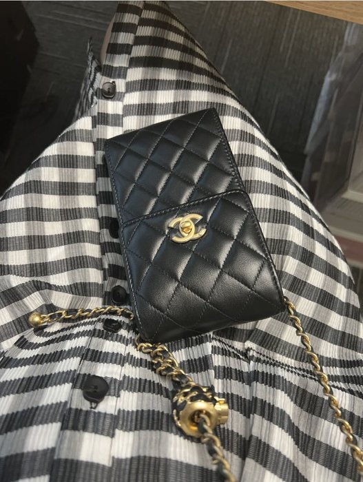 Ann國際精品專賣店 701 Chanel 香奈兒包 核桃金球手機包 黑 競標 剩21小時